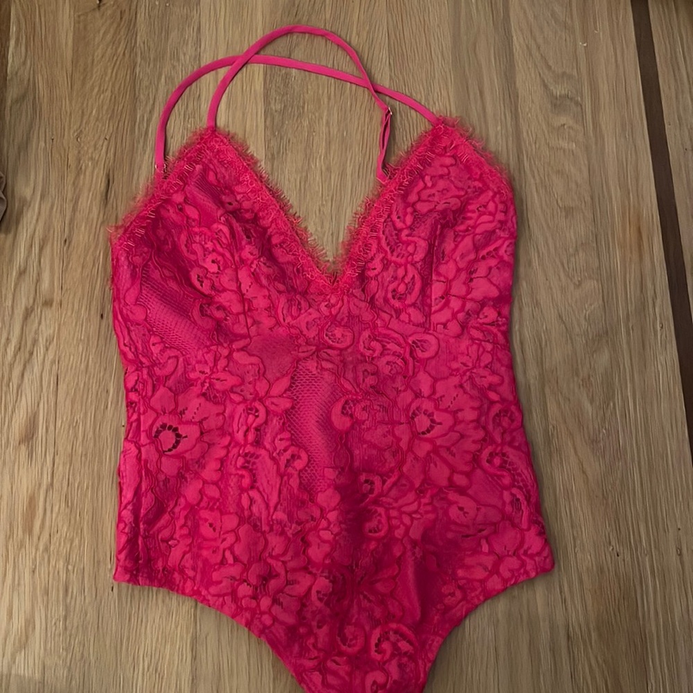 Nbd x naven lynn bodysuit in magenta